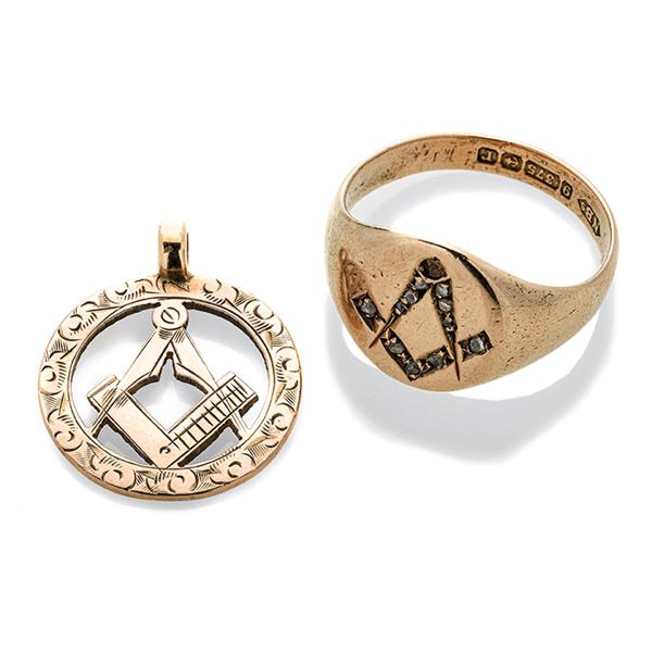 Pendant and ring Massonic-inspiration in 9kt gold and diamonds