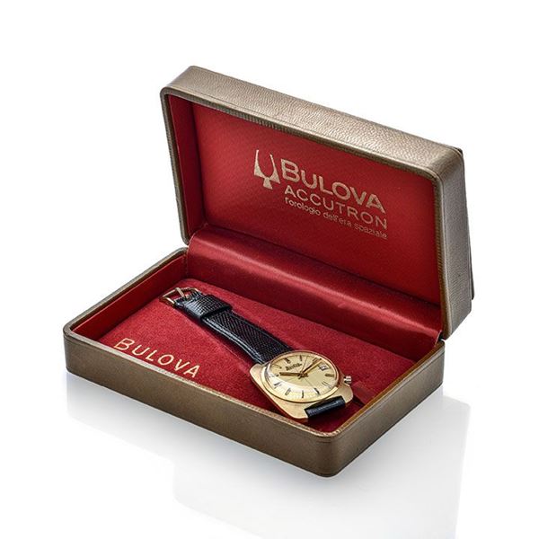 BULOVA - Wristwatch in yellow gold Bulova Accutron