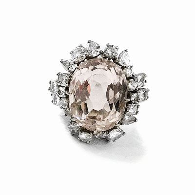Grande Anello in Oro Bianco, Diamanti e Pietra Rosa