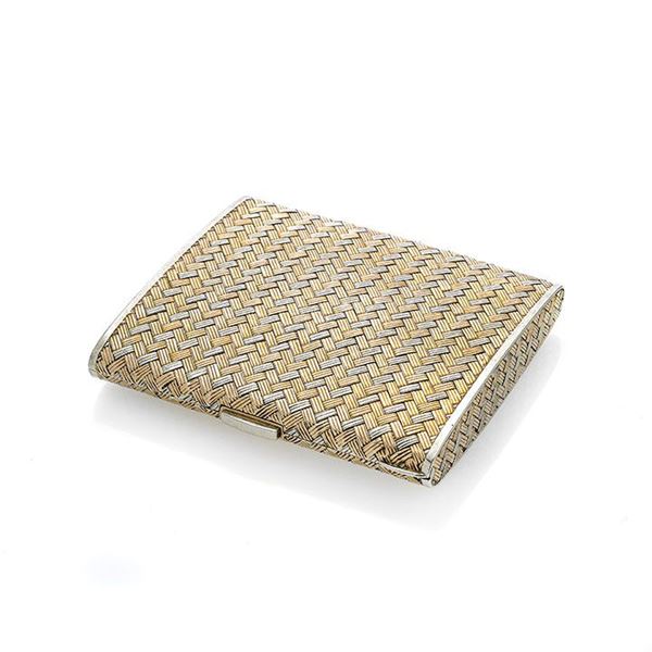 Powder case in yellow and white gold