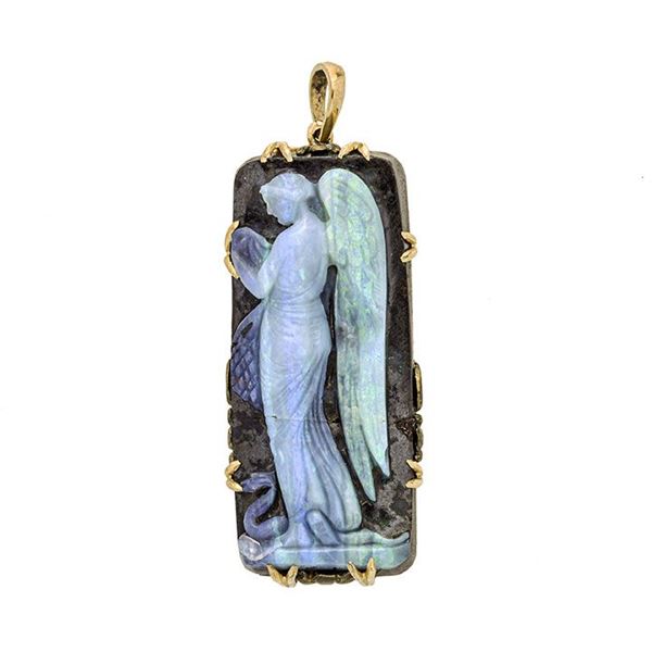 Pendant in low title gold and opal