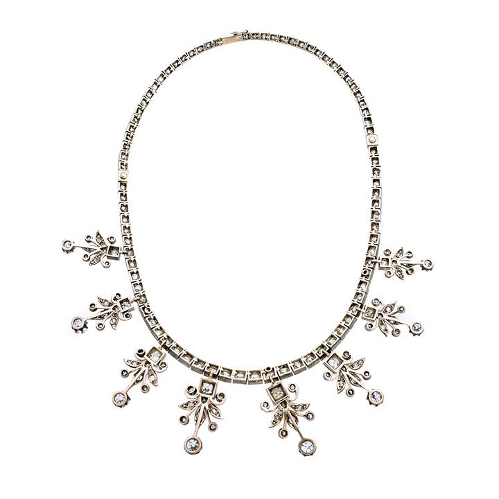 Importante collier in oro a basso titolo, argento e diamanti