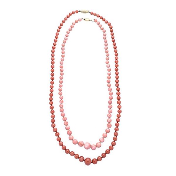 Necklace in red coral and another in salmon pink coral and yellow gold