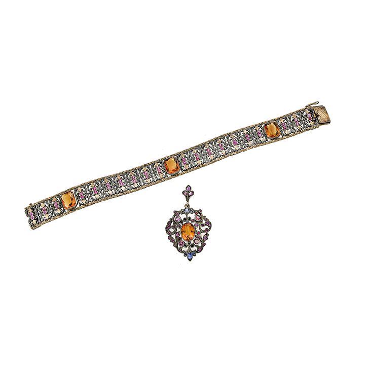 Parure in oro a basso titolo, argento, pietre rosse, zaffiri e quarzi citrini