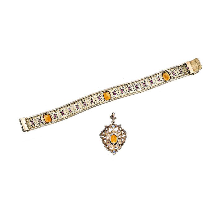 Parure in oro a basso titolo, argento, pietre rosse, zaffiri e quarzi citrini