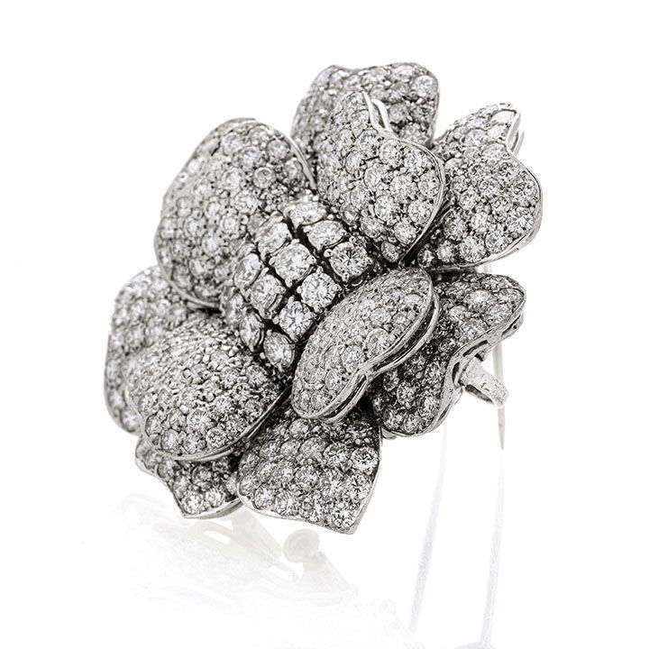 Grande clip fiore in oro bianco e diamanti