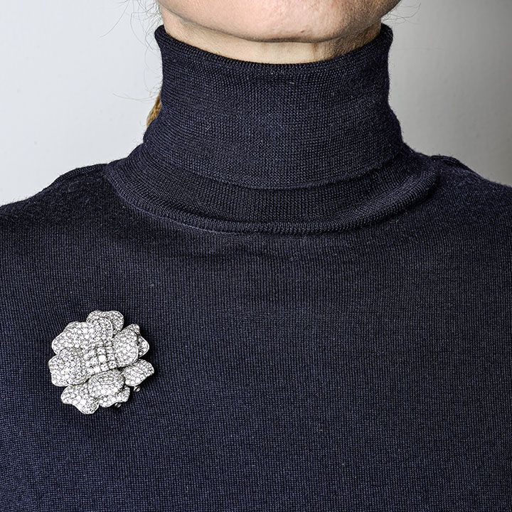 Grande clip fiore in oro bianco e diamanti