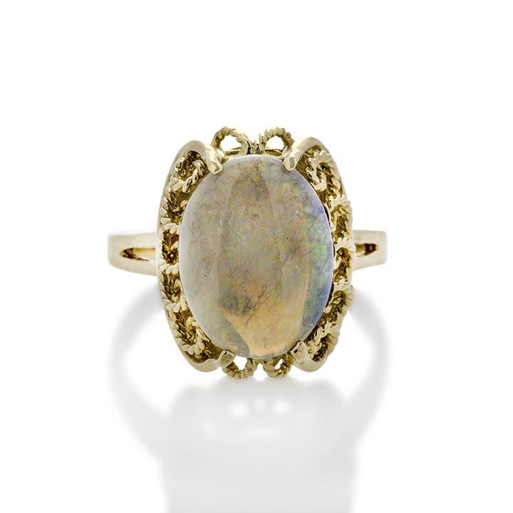 Anello in oro giallo e opale bianco arlecchino
