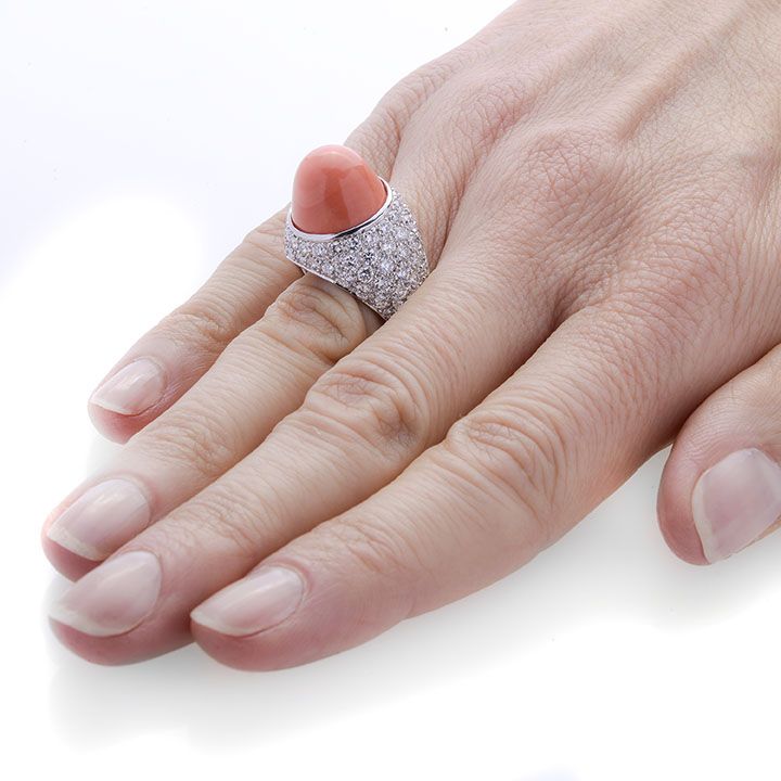 Anello in Oro Bianco, Diamanti e Corallo Rosa Chantecler