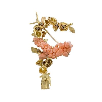 Spilla F in Oro Giallo e Corallo Rosa