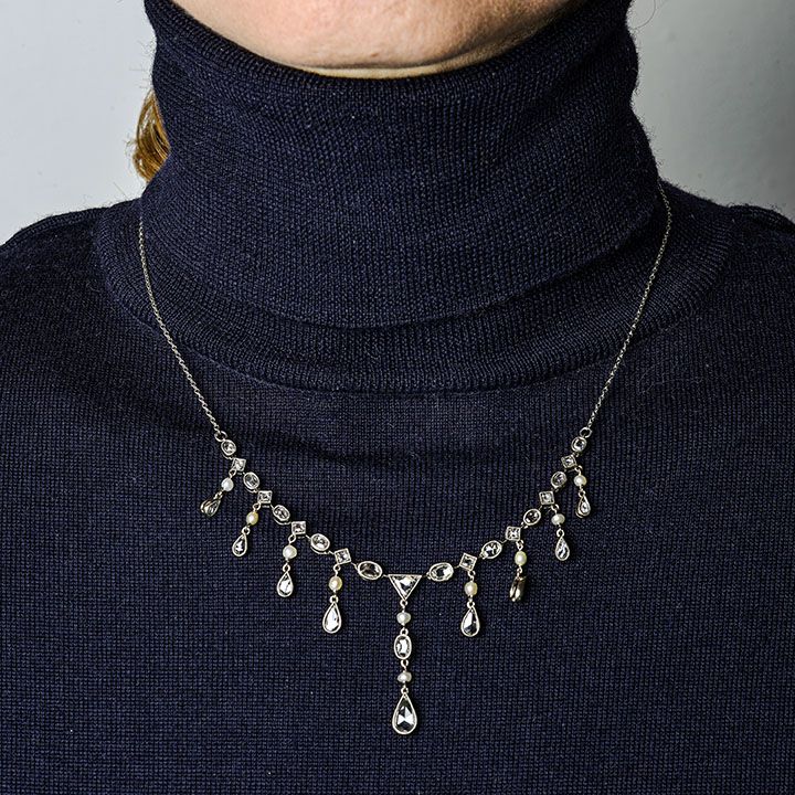 Collier in oro a basso titolo, argento, platino, perle e diamanti