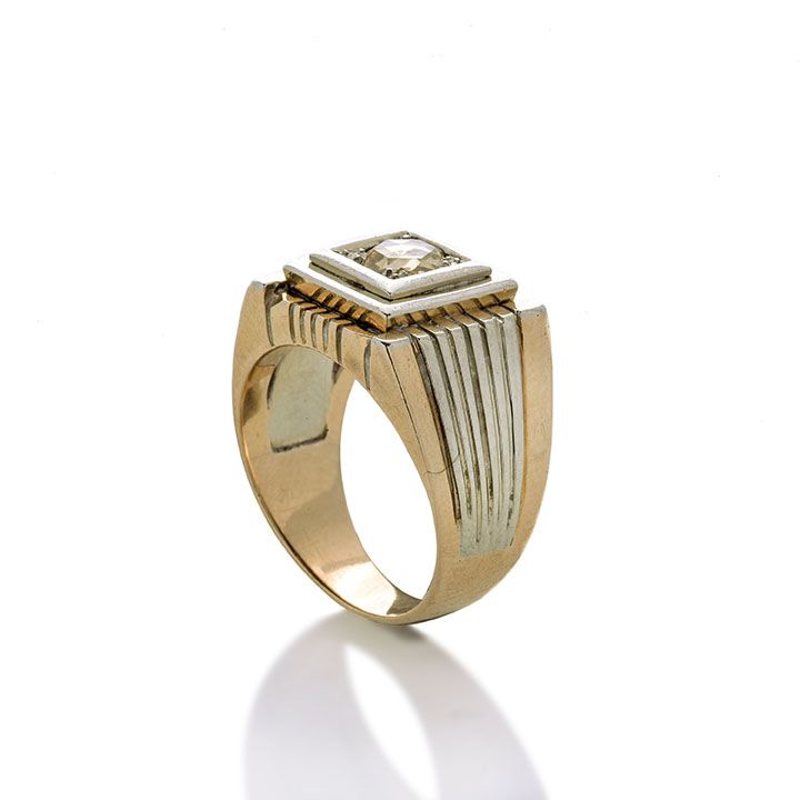 Anello a scudo in oro giallo, oro bianco e diamante