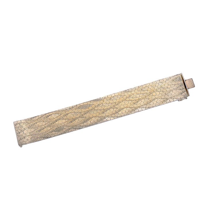 Alto bracciale in oro giallo inciso