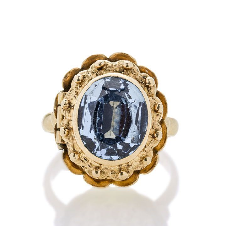 Anello in oro giallo e pietra azzurra
