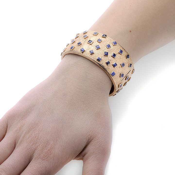 Grande bracciale rigido in oro giallo e zaffiri