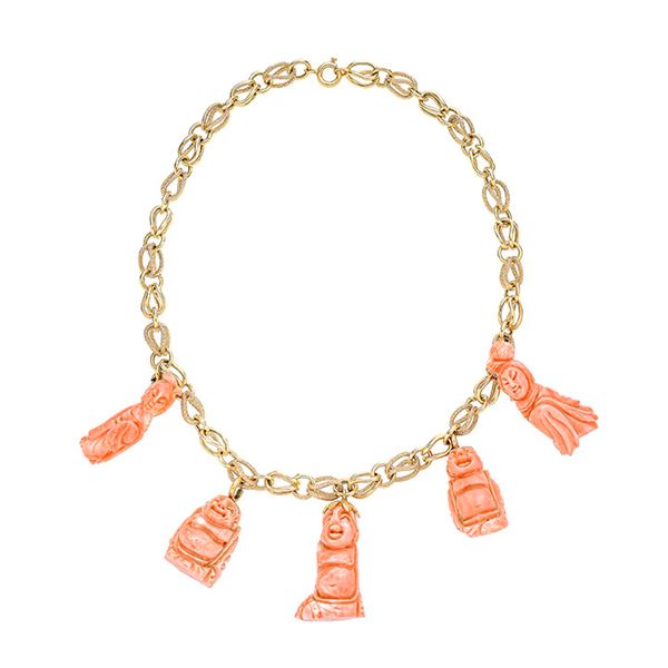 Necklace in yellow gold with charms in pink coral