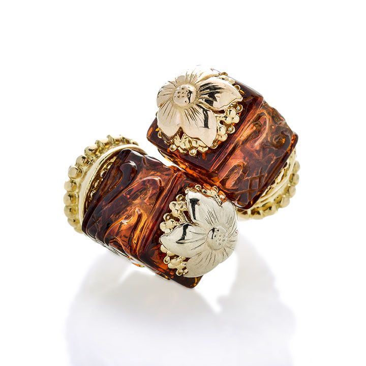 Anello Contrariè in Oro Giallo e Ambra Incisa