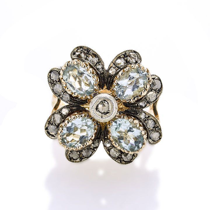 Anello a fiore in oro 14 kt, acquamarina e diamanti