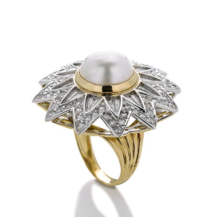 Grande anello a margherita in oro giallo, diamanti e perla mabè
