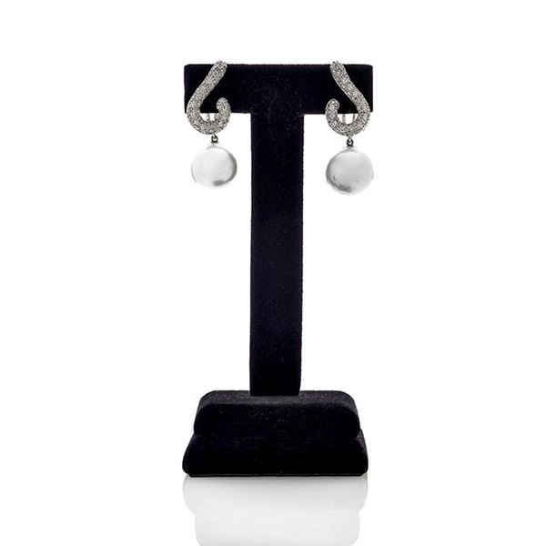 Pair of clip earrings in white gold, diamonds and pearls
