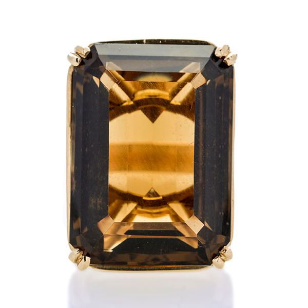 Ring in yellow gold and cognac quartz