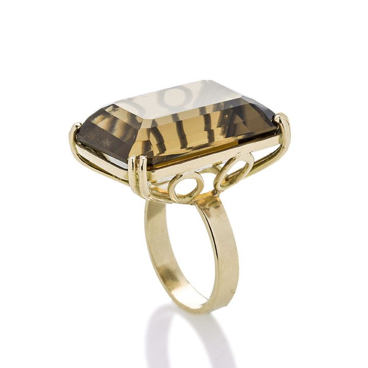 Anello in oro giallo e quarzo cognac