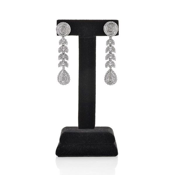 Pair of earring in white gold and diamonds