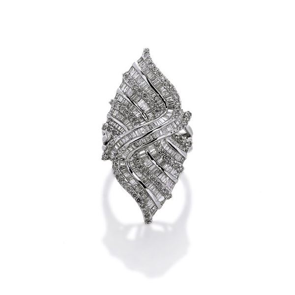 Lozenge ring in white gold and diamonds