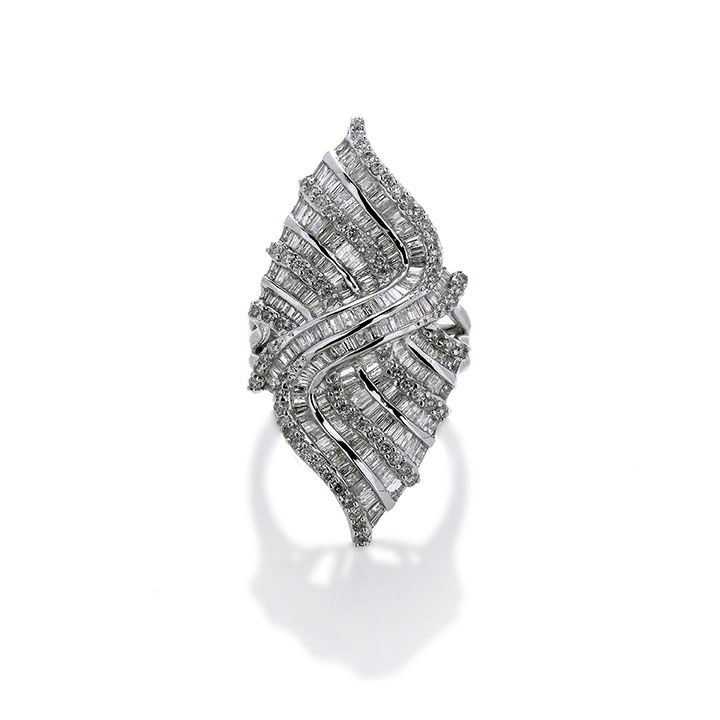 Anello a Losanga in Oro Bianco e Diamanti