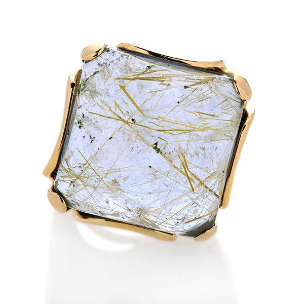 Ring in yellow gold and rutilated quartz