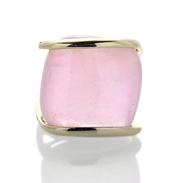 Ring in yellow gold and pink quartz