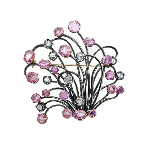Large brooch in low title gold