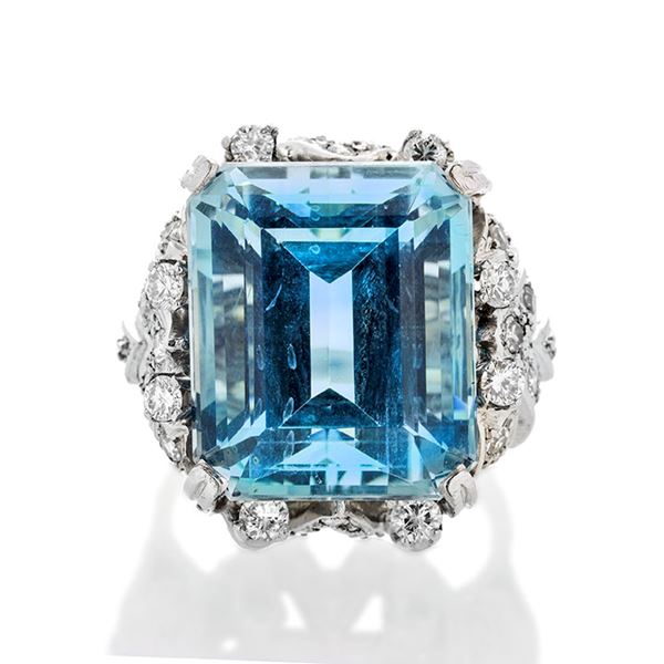 Ring in platinum, diamonds and aquamarine