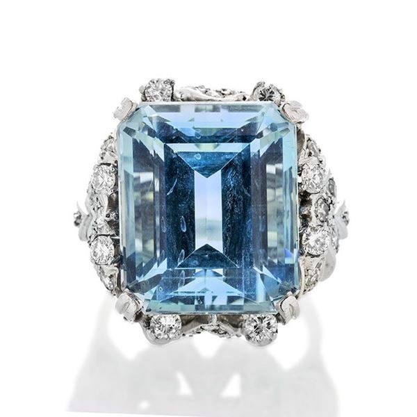 Ring in platinum, diamonds and aquamarine