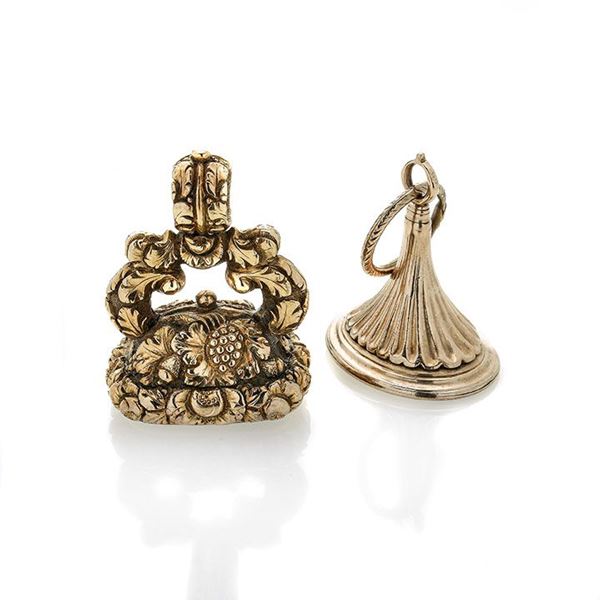Two large seals in low title gold and engraved carnelian