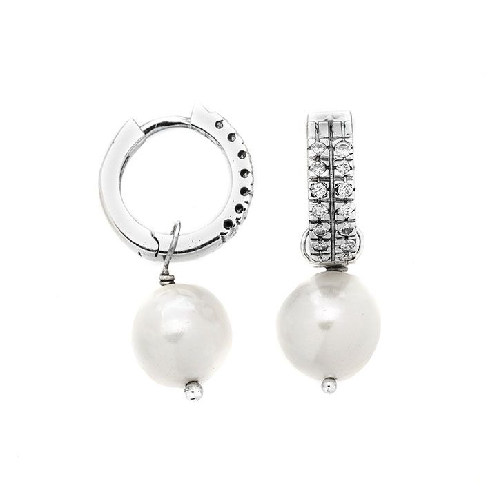 Paio di orecchini pendenti in oro bianco, diamanti e perle