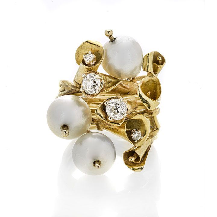 Anello in oro giallo, diamanti e perle coltivate