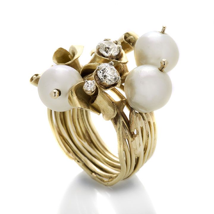 Anello in oro giallo, diamanti e perle coltivate