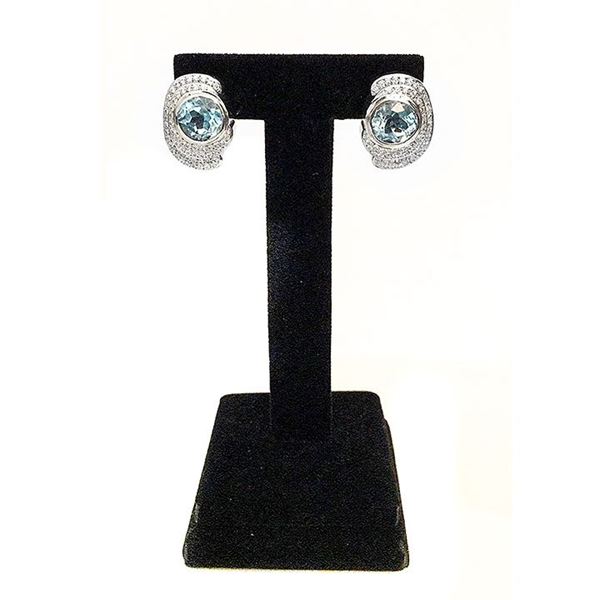 Pair of earrings in white gold, diamonds and topaz