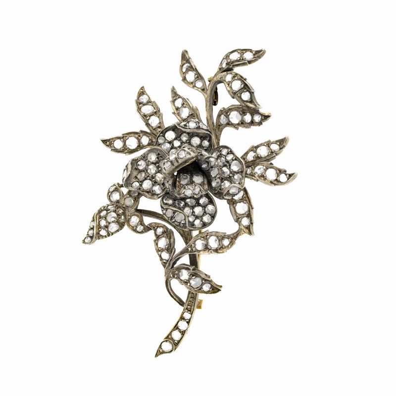 Spilla floreale in oro basso titolo, argento e diamanti