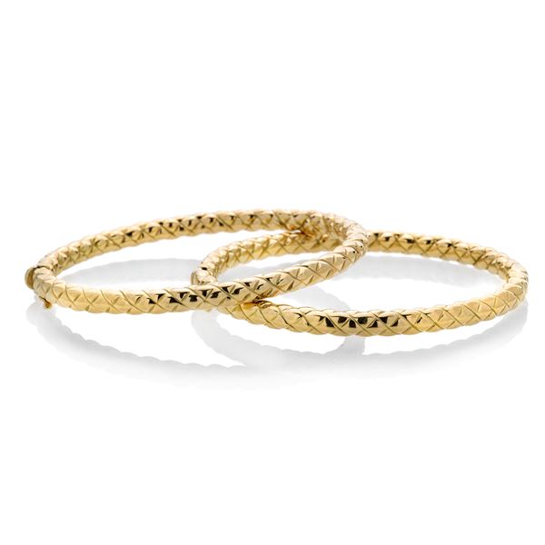 Couple of rigid bracelet in yellow gold