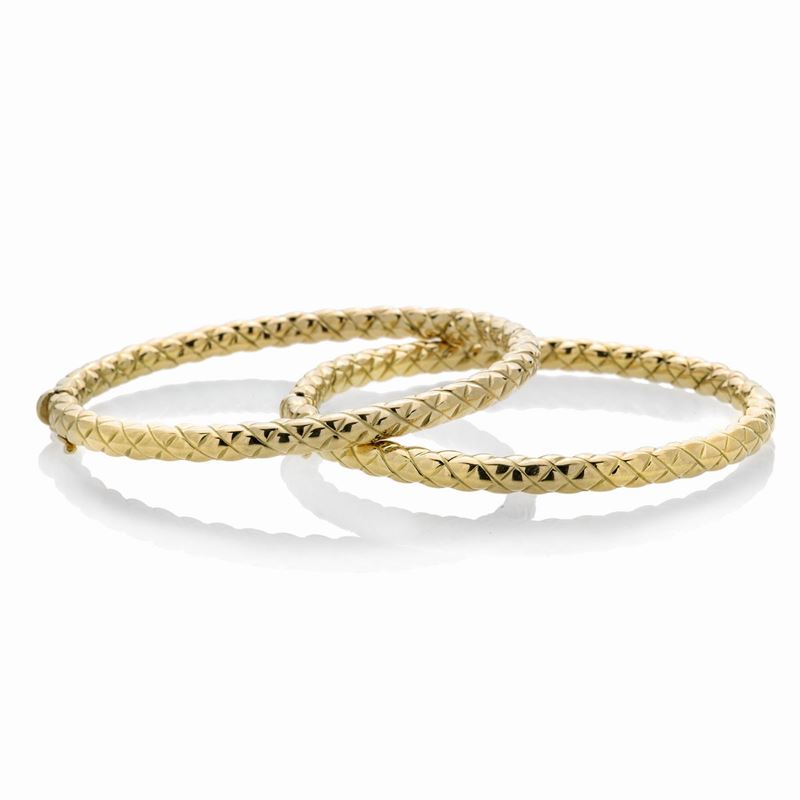 Coppia di bracciali rigidi in oro giallo