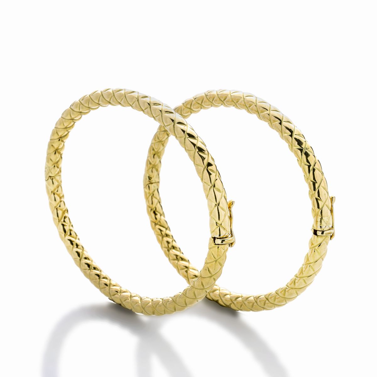 Coppia di bracciali rigidi in oro giallo