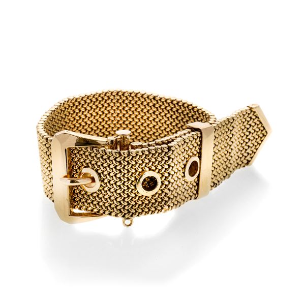 Belt bracelet in yellow gold with large buckle