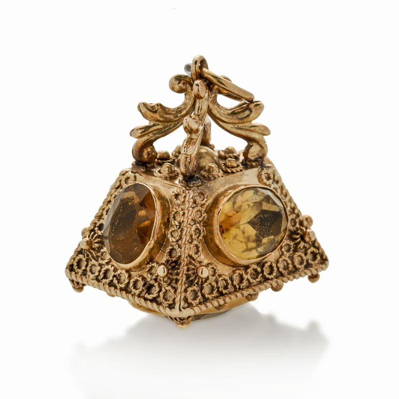 Grande pendente in oro giallo e pietre semipreziose
