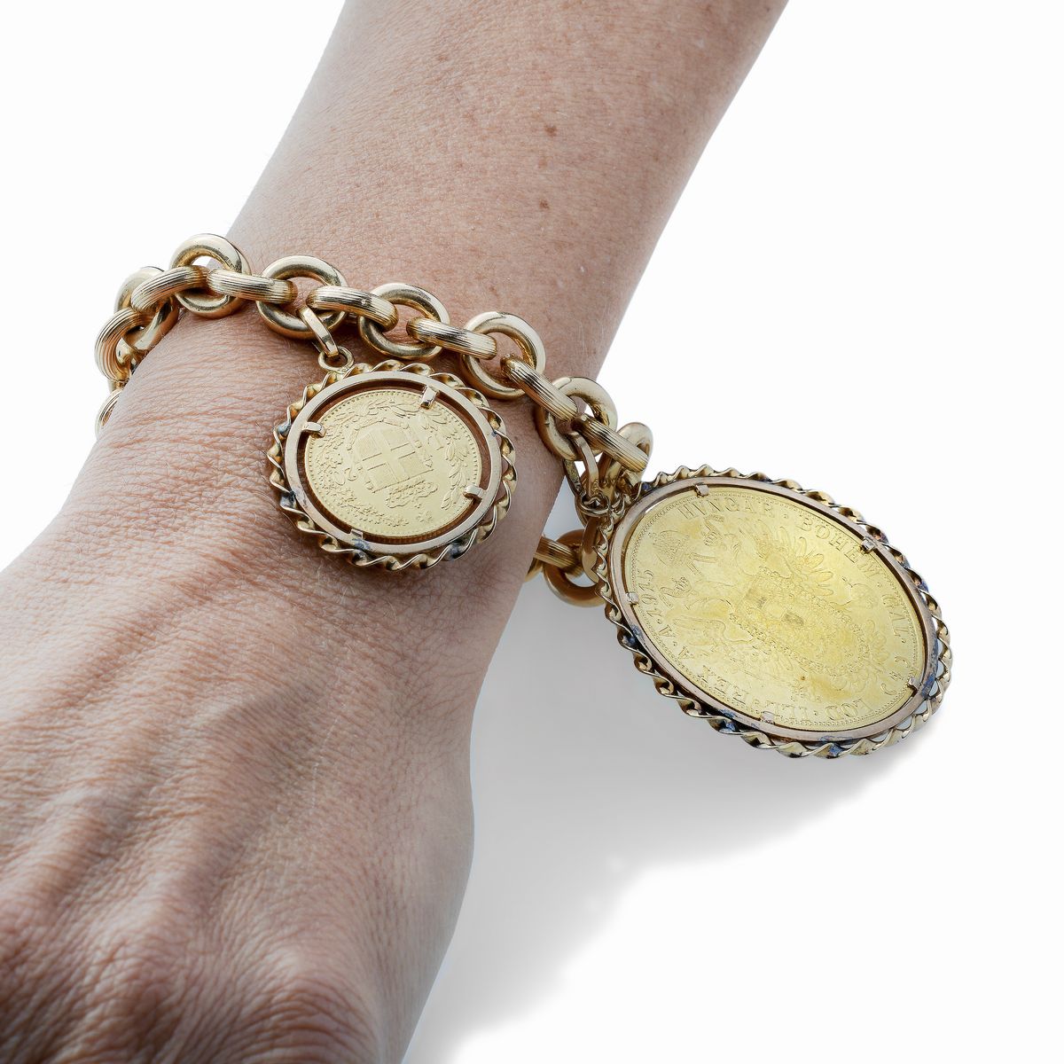 Bracciale in oro giallo e monete in oro