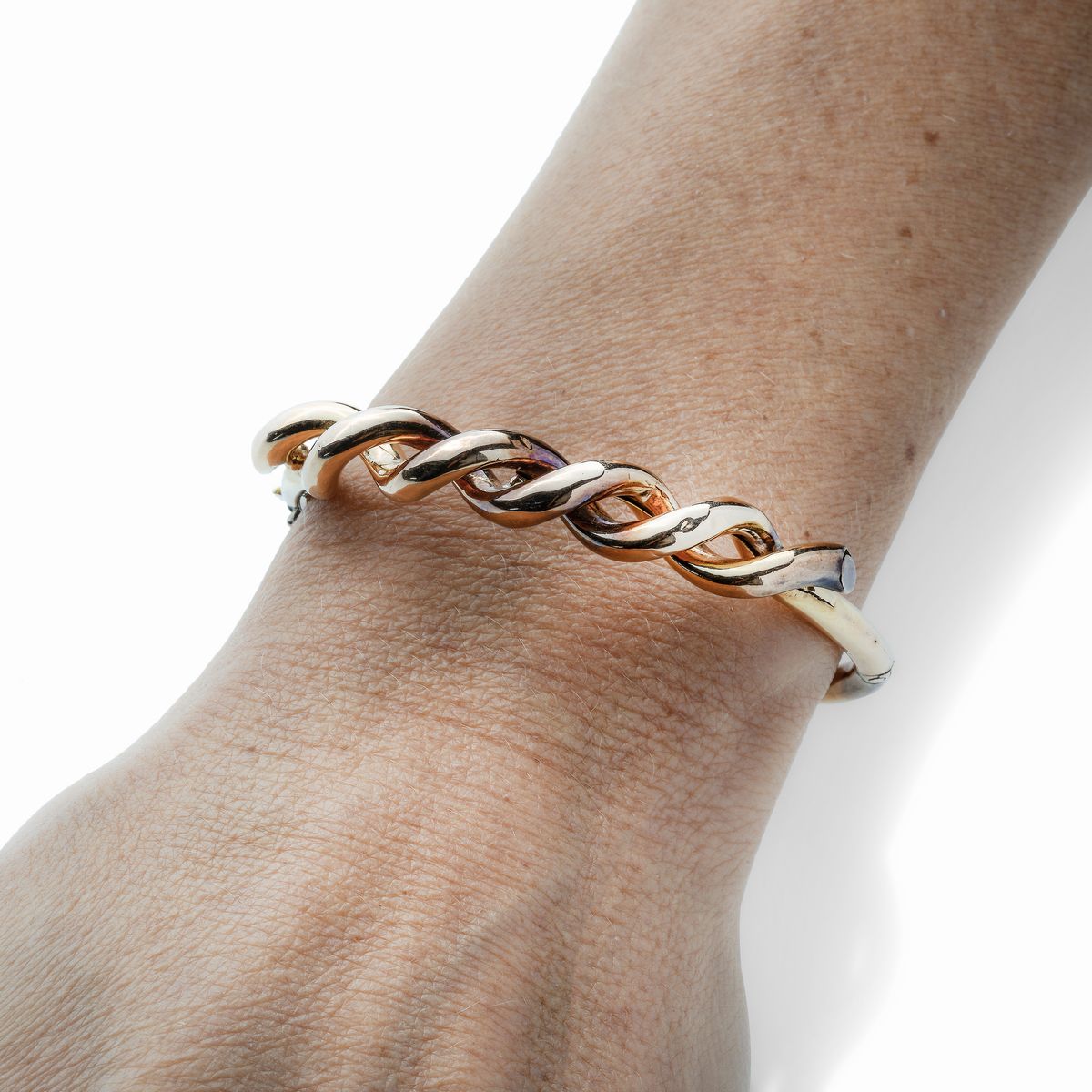 Bracciale rigido in oro a basso titolo