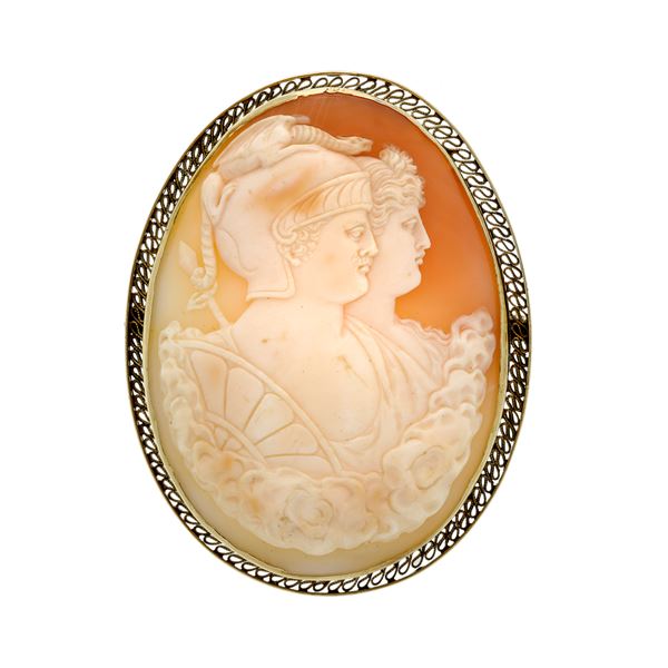 Brooch with large cameo in shell and low title gold
