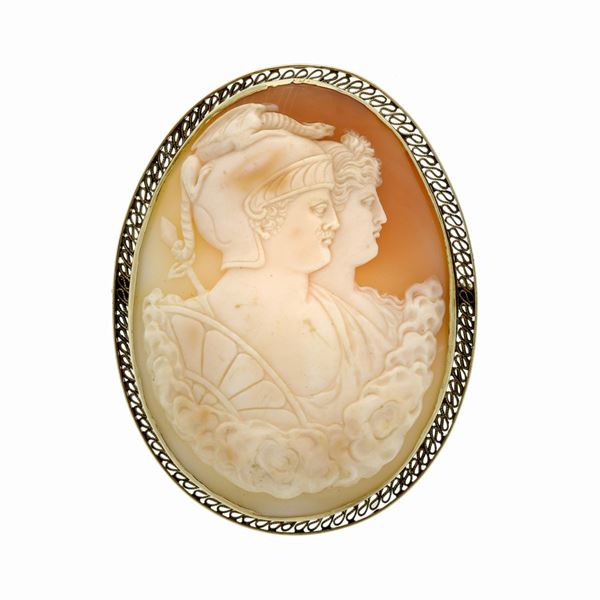 Brooch with large cameo in shell and low title gold