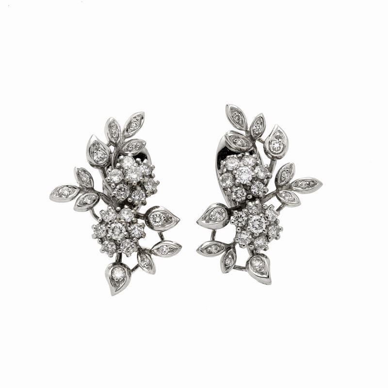 Paio di orecchini a clips in oro bianco e diamanti